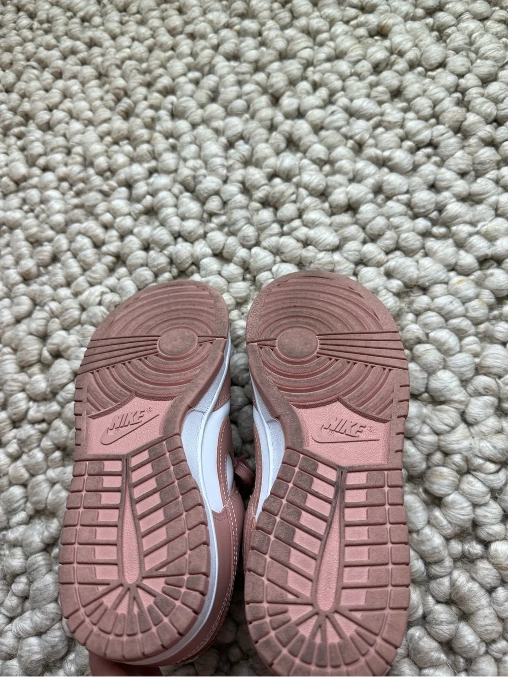 Nike Women’s dunk low Sneakers - 8.5 - Picture 4 of 7